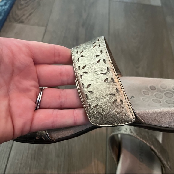 Vionic • Randi Slide Sandal Gold - Picture 5 of 6